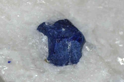 Lasuriet  kristallen in marmer    Sar-e-Sang, Afghanistan