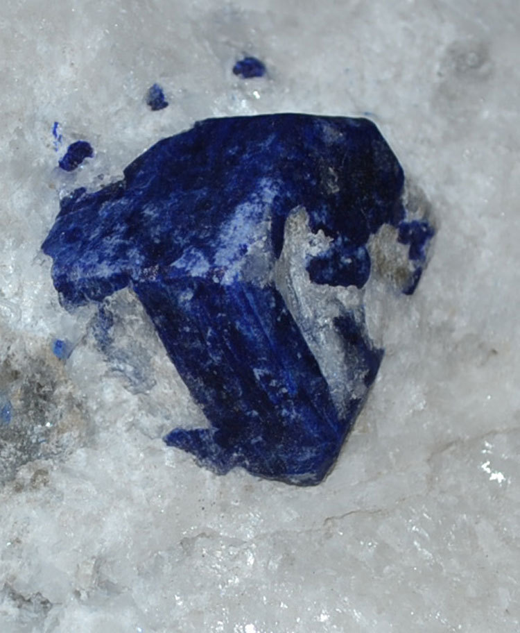 grote Lasuriet  kristallen in marmer    Sar-e-Sang, Afghanistan