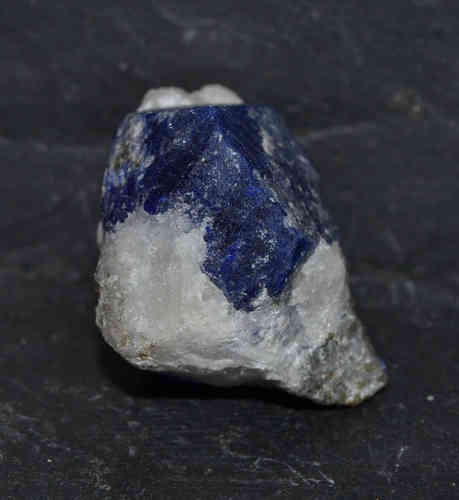 Lasuriet  kristallen in marmer    Sar-e-Sang, Afghanistan