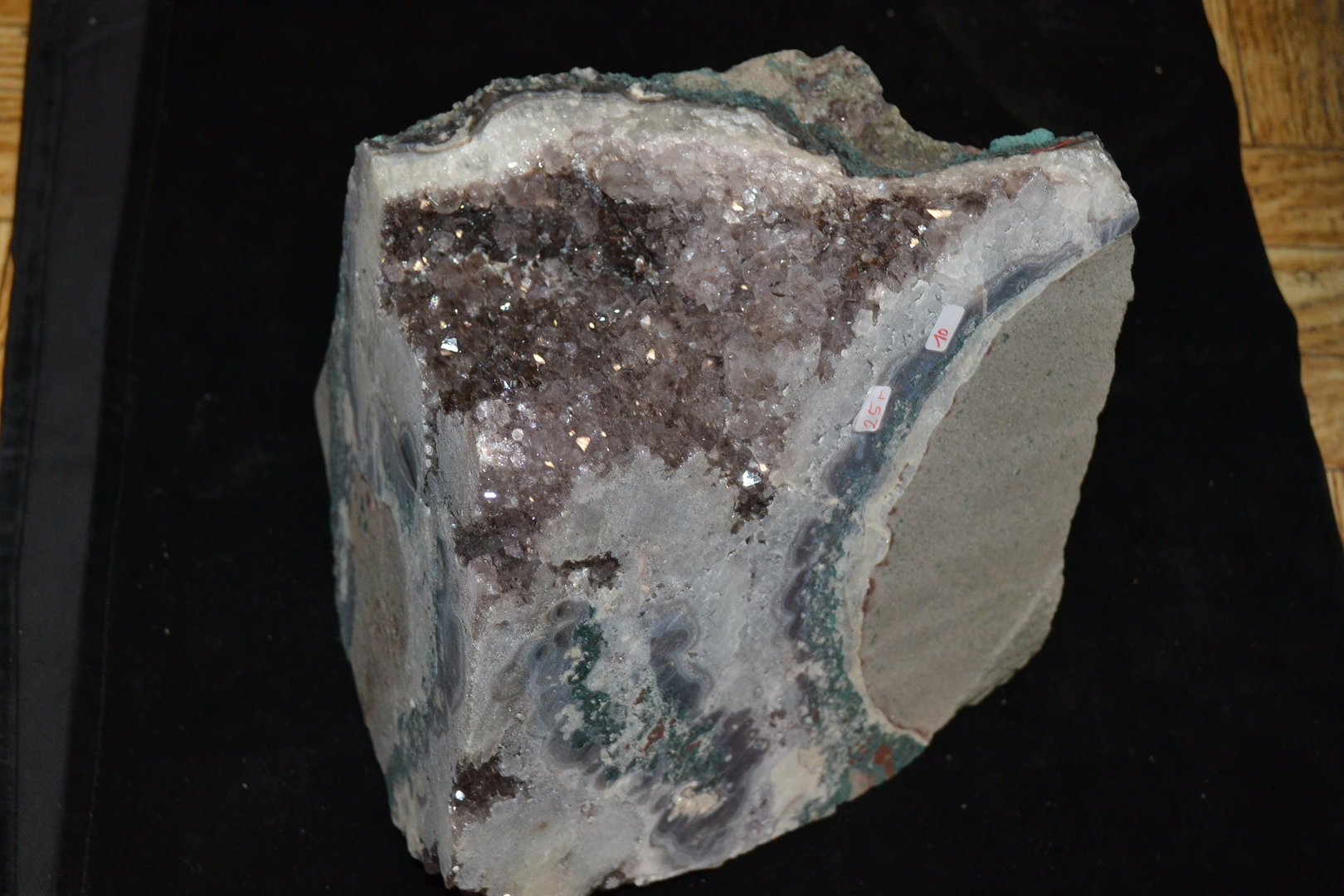 Amethyst in Basalt Geodenfragment Brasilien