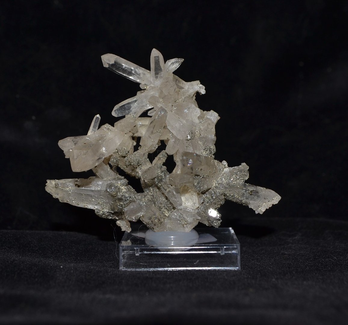 bergkristallen gedeeltelijk  met chloriet Zwitserse alpen